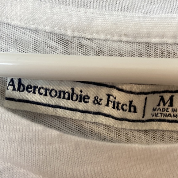 Women’s tee - Picture 3 of 4